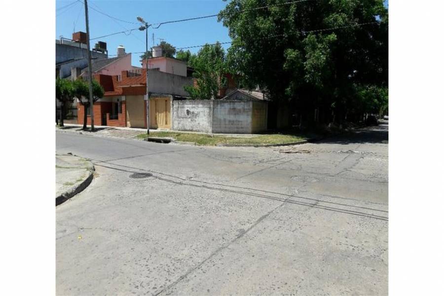 G.B.A. Zona Oeste, Buenos Aires, Argentina, 3 Habitaciones Habitaciones, ,2 BathroomsBathrooms,Casas,Venta,Rio De La Plata,1052