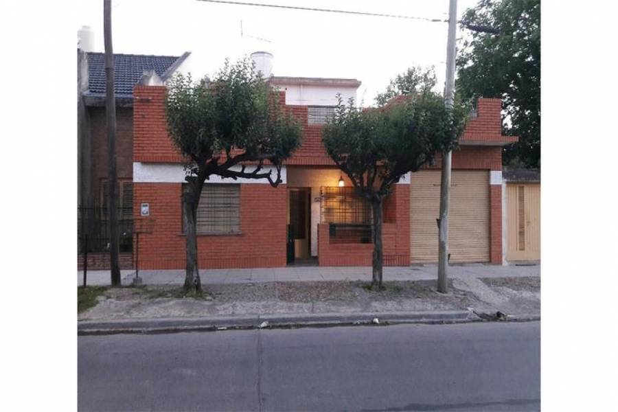 G.B.A. Zona Oeste, Buenos Aires, Argentina, 3 Habitaciones Habitaciones, ,2 BathroomsBathrooms,Casas,Venta,Rio De La Plata,1052